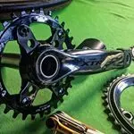 My quivering injured arm made it a bit tedious but I made it with the help of my @crankbrothers multitool. Love the @wolf_tooth_comp ‘s design ever since. Protecting the ends with @raceface604 crank boots. Can’t wait to try this out! 🚵🏽‍♂️
#wolftooth 
#xtr 
#crankbrothers 
#raceface 
#1x11